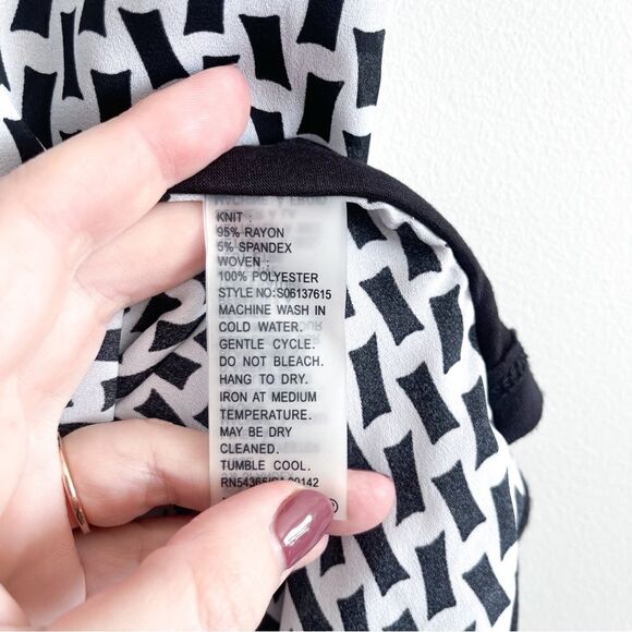 Bianca Nygard Blouse Black White Curved Bottom Women's M Stretchy Side Panels - Picture 5 of 7